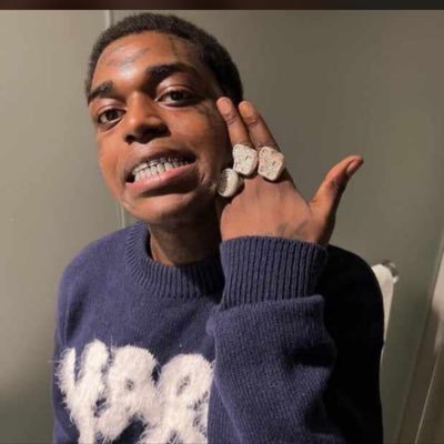 eteenosa's profile picture. 