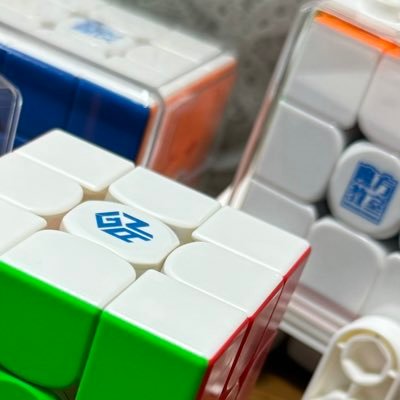 アラサーなキューバー 2023.12.02スピードキュービング開始 3×3 PB 1/5/12/50/100 = /8.598/11.586/12.753/13.720/13.942 CN目指して日々回してます!