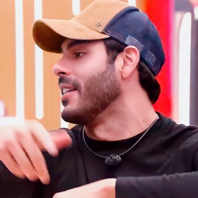 capricuniana's profile picture. • totalmente desequilibrada e inconsistente •