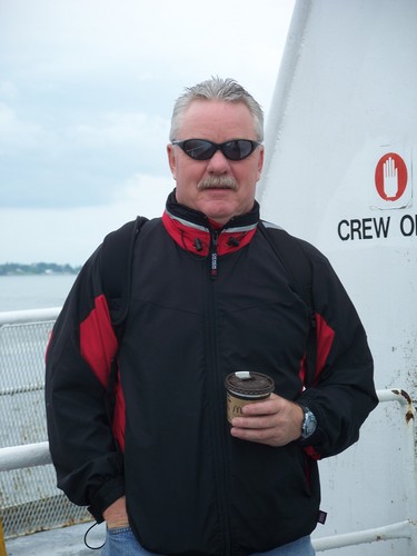 Broker of Record at @redbrickreb , pretend athlete, certified palmist, full of awesomeness!