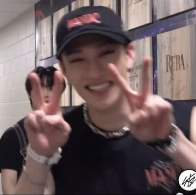 O Bang chan é tão lindo🩷🎀
                                          
Skz os maiorais sim. ☝🏻