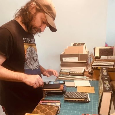 Writer. Bookbinder. Order a hand sewn journal at https://t.co/6vz9vDH3rG - PayPal https://t.co/l64uufS8Lr