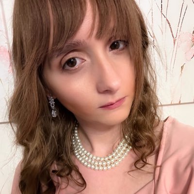 Lifestyle content creator here to help others realize their worth, become their best selves, and live their best lives. You can manifest anything you desire. ✨