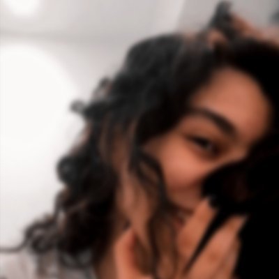 meow_taa's profile picture. به سراغ من اگر می‌آیید، نرم و آهسته بیایید.