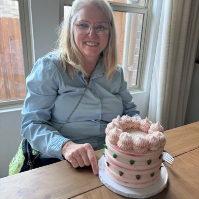 I work in customer service and sales. In my spare time I knit, sew and study paraphysis. I am studying to become a magusolisgist and a traumatologist.