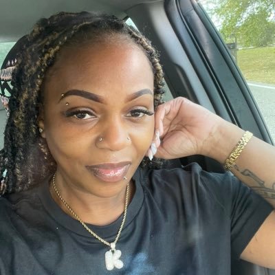 trinbee41's profile picture. 