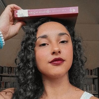 ágata • autora • revisora • bookstan • fã de personagens sarcásticos de caráter duvidoso • estudante de letras, @ufmg • CHALÉ 13