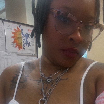! Single ¡ Poetic , Imaginative , OUTGOING :) NO enemies ; LOTS of Haters BUT i 3 them both