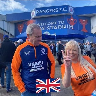 from east kilbride, love the famous glasgow rangers 🇬🇧 married, and love going to east belfast to spend time with my family and friends