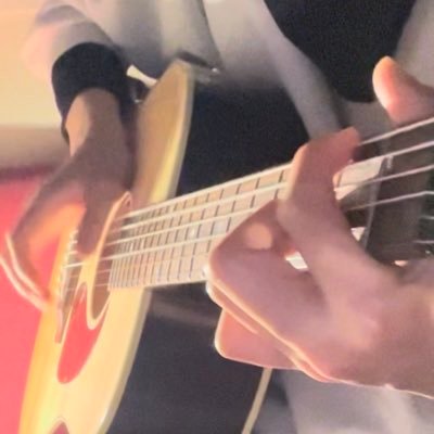 ソロ活動する為に今年思い切ってアコギを購入。 フィンガーピッキング練習中 ・使用ギター: Gibson J-45・ youtubeも始めました。https://t.co/txF6DHihUd ・ドラムもやってます:@thesg_jb1989