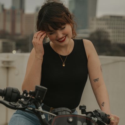 akaEmmaaa's profile picture. 23 || dog + cat mom || stylist || event coordinator