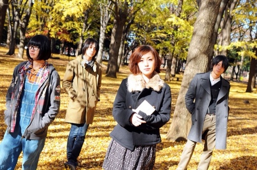 suzume19's profile picture. スズメナインティーンというバンドのツイッターアカウントです。主にボーカルの宇佐美が呟いてます。