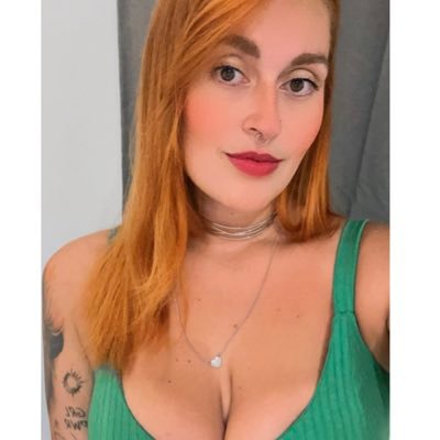 Uma tagarela e uma observadora silenciosa, ambas imperdoáveis.
