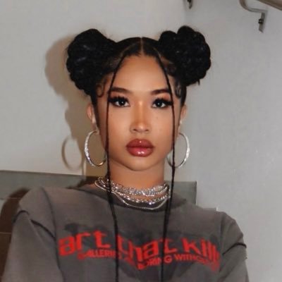 doctamanda's profile picture. silent thoughts. talking 2 the moon.