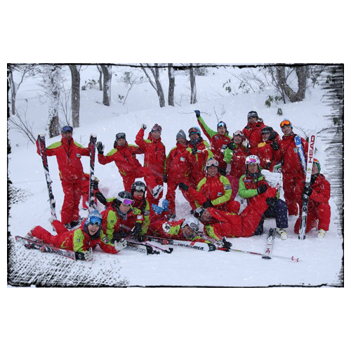 秋田県仙北市たざわ湖スキー場のスキー学校です。