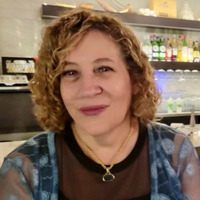 🇨🇦 Mom, chef, chauffeur, referee, kitty and elephant lover. She/her