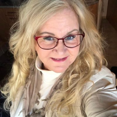 EmillyKate89984's profile picture. 