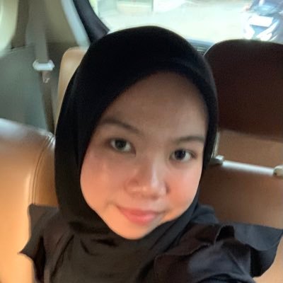 putriaysall's profile picture. 