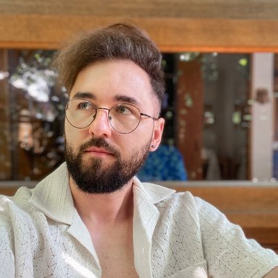 Um designer tentando criar uma boa história no mundo.