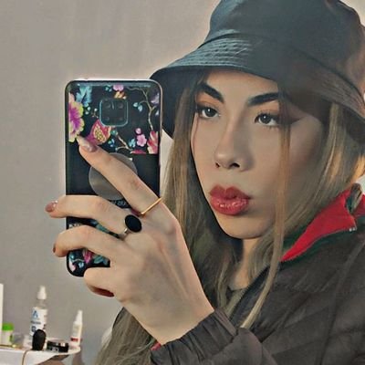 hello world im your wild girl👽 fearless 🐈⬛ tattoo artist🕷🖤 in💍