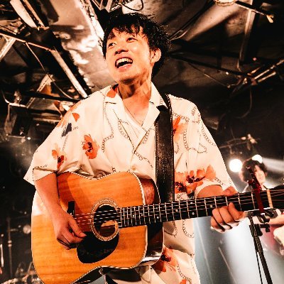 クボタユタカ。愛知県出身。大学院博士課程を中退してシンガーソングライターに。映画、ゲーム、ラジオ、パスタが好き。楽曲は各種サブスクで配信中。あなたの憂鬱を、自分の歌で軽くしたい。https://t.co/dpYWWLKFqW
