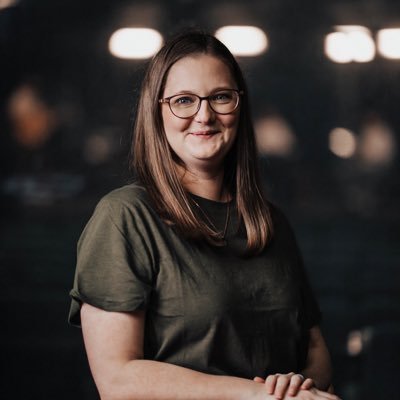 MommaBear | Graphic Designer | Handletterer | Sound Tech