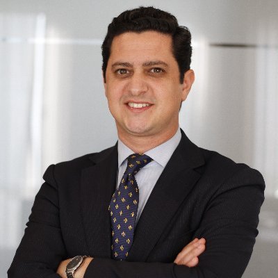 Socio director en Bécquer Abogados. Abogado laboralista. Experto en Derecho Laboral Público.