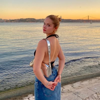 CoolensMarie's profile picture. she/her