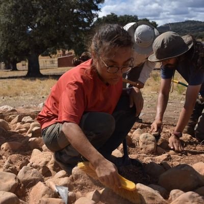 Arqueóloga 💀🖌️⛏️
Estudiando un Máster en la USC |
Interesada en Prehistoria y Arqueobotánica 🌱
