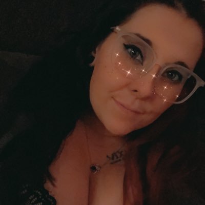 queenbitch6666's profile picture. Moon dust and tears 🌙💧  cashapp- $thatbitchnik3666