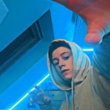 Clem14L's profile picture. yo , je...je joue à Fortnite et...et c'est tous