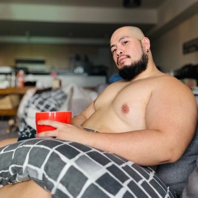 🐮♉️ //🐼🐻🐻❄️❤️🌈 throuple // INTP // OW2 // Frenchie lover // Happily exclusive // 🌷🌷🌷