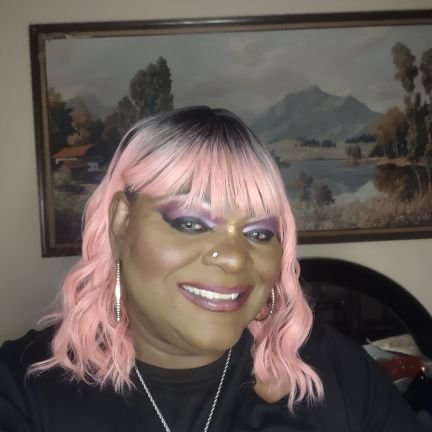 I|'m a Transsexual im about 5'7 to 5'8 219lbs. I like someone who is cool and attractive. I like to chill at home and go to movies and etc. new to twitter.