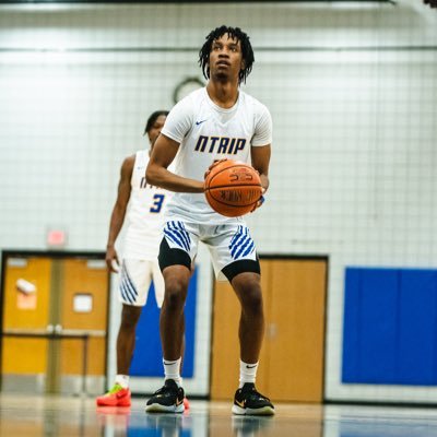 6’2 Guard | SUNY Niagara MBB | 3.9 GPA | 🇨🇦 | ig: jaedenbynoe_