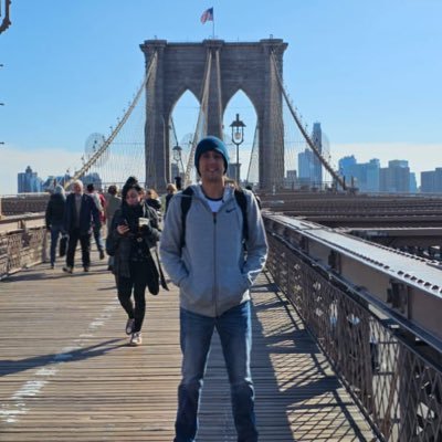 JoseMGraves's profile picture. Mercadólogo de profesión, melómano por convicción, amante de las chacharitas y la herramienta. Living the life as i think it's right.