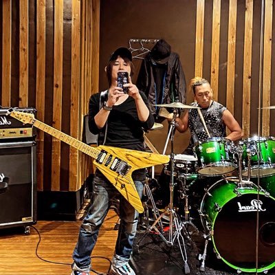 tomuor180's profile picture. Guitarist TomuoR ギター弾いたり作曲したりしてます♪男女問わず歌の上手な方に僕の曲、歌ってもらいたいです♪ 所属バンドThe Gluttony♪ 東京池袋！