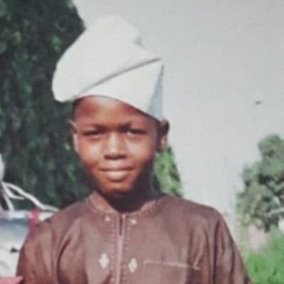 Husseinjjahmed2's profile picture. Painter🌈🏘|| Graduate🎓 || Content Creator || Soccer ⚽️MUFC🔴