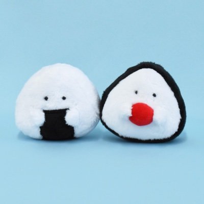 おにぎりのような見た目の生き物🍙疲れた人の前に現れる。おにぎりさんをギュッと握ればこころもポカポカ🍙
可愛い雑貨を販売・開発をしている逸品社のオリジナルキャラクター「おにぎりさんが」癒しをお届けします🍙