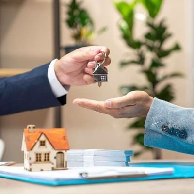 IqraNoor1635335's profile picture. 