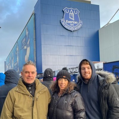 Life-long Everton Fan, bringing up my 2 young children in the royal blue tradition - born not manufactured! STH in Top Balcony with my son Sam.