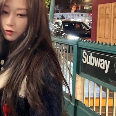 hi_y74's profile picture. 