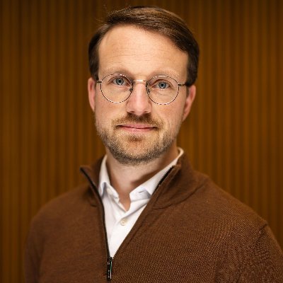 PhD in Comparative Literature. Currently researcher and teacher @uni_copenhagen. Writing a book on martyrs in early modern drama (15-1700) for @degruyter_brill