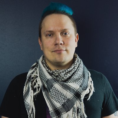 CEO at @DreamloopGames 💙 | Director of @inescapablegame🏝️|  Chairperson of Finnish #gamedev 🎮| Biz mentor 💲 | streamer 🏇 
📧 joni@dreamloop.net