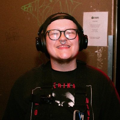 BUH-DOO-SEE // i’ll do whatever it takes // lighting designer • music producer • content creator • tour guy // PDX bedusseymusic@gmail.com