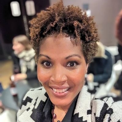 Robyn w/a Y is a Childless 😺 Lady Profile