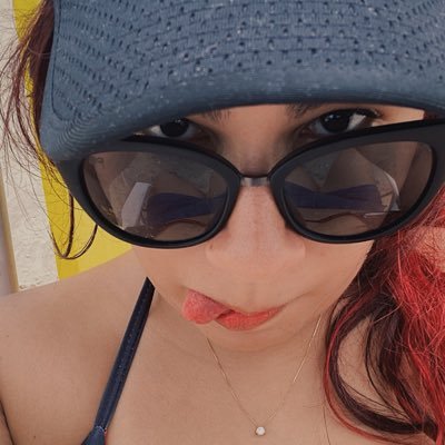 professora de inglês e cursando produção na uem pertinho do burnout