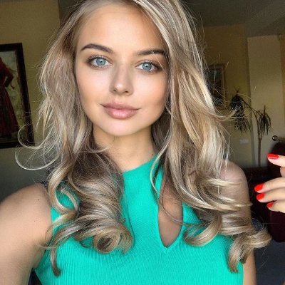 jolie_francaise's profile picture. 