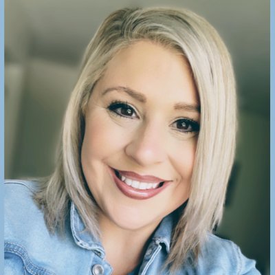 Nexstar's Corp Comm Director, co-host @ IWTT Disney Show. Passionate about growth & helping others. Disney lover. Blogger @ DisandHers, @strongfemaleboss