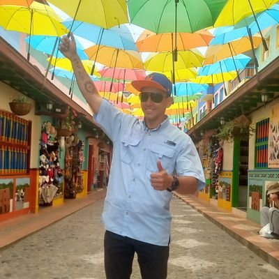 Venezolano, 100% vinotinto.
Mejorando día a día bajo la gloria y gracia de Dios.