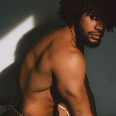 Gay (Vers) DM Daddy to book a session,Massage, footjob, facetime and more...